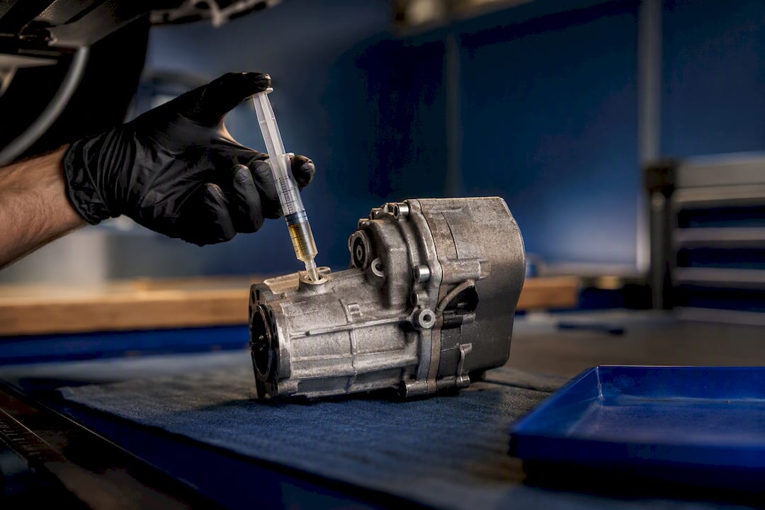 Technician filling Haldex coupling with oil